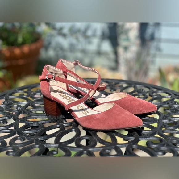 Hush Puppies — Sofie Cross Pump - Picture 1 of 7
